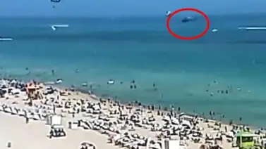 Helicóptero se estrella cerca a la playa de Miami Beach, en Florida Helicóptero se estrella cerca a la playa de Miami Beach, en Florida
