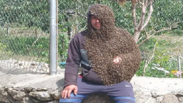 Joven es conocido como el "Hombre Abeja" en Trujillo