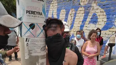 Peruanos amarran a venezolano tras robar en una bodega Peruanos amarran a venezolano tras robar en una bodega