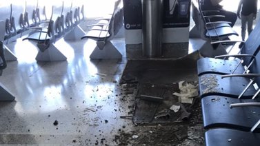 Se desploma techo del aeropuerto de Maiquetía y cae sobre viajera