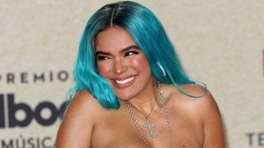Karol G está cerca de romper el récord de Shakira en los Billboard