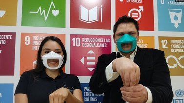 Mexicanos crean una mascarilla transparente para combatir la exclusión