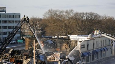 Camión cisterna provocó fuerte incendio en Nueva York (+Video)