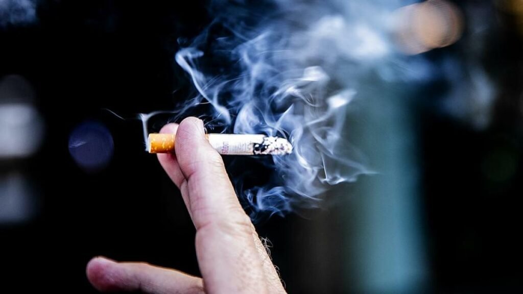 Cómo afecta el humo del cigarrillo al fumador pasivo Cómo afecta el humo del cigarrillo al fumador pasivo