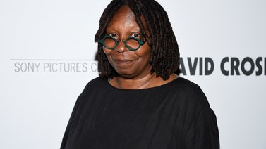 Whoopi Goldberg regresa a "The View" tras suspensión