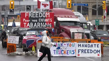Protestas COVID bloquean tránsito comercial Canadá-EEUU Protestas COVID bloquean tránsito comercial Canadá-EEUU