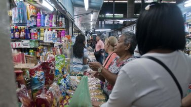 Pagar en bolívares sale más caro que en dólares