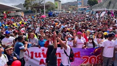 Jóvenes del PSUV destacan logros de la revolución en movilización del 12F