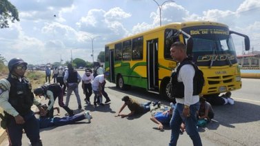 Seis detenidos dejó situación de rehenes en unidad de transporte