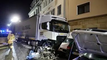 Camionero ebrio choca con decenas de carros en Alemania Camionero ebrio choca con decenas de carros en Alemania