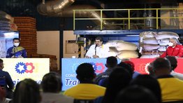 Maduro: Cajas de ahorro de trabajadores se deben convertir a petros en 90 días