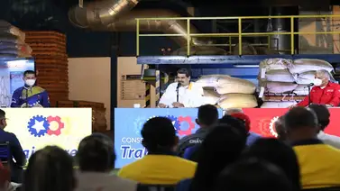 Maduro: Cajas de ahorro de trabajadores se deben convertir a petros en 90 días Maduro: Cajas de ahorro de trabajadores se deben convertir a petros en 90 días