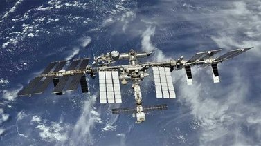 Estación espacial eleva su órbita para recibir la nave Soyuz MS-21