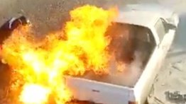 Bombero se prende en llamas tras intento de controlar incendio (+Video)
