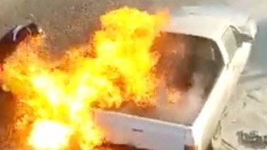 Bombero se prende en llamas tras intento de controlar incendio (+Video)