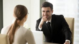 Un banco propone a sus empleados trabajar un día menos por semana por el mismo sueldo