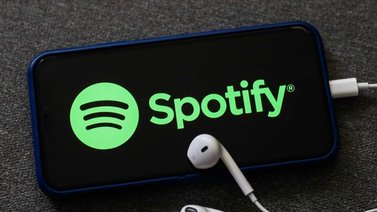 Spotify avisará sobre programas que aborden la covid, ante ola de críticas