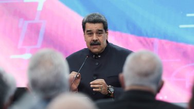 Maduro afirma sostener diálogo con tenedores de bonos para honrar deudas