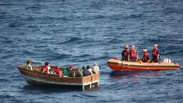 Naufraga en Puerto Rico embarcación precaria con migrantes Naufraga en Puerto Rico embarcación precaria con migrantes
