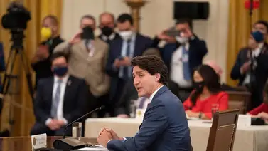 Justin Trudeau contrae la COVID–19 Justin Trudeau contrae la COVID–19