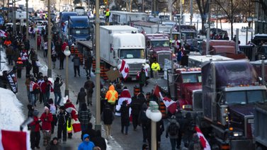 Miles protestan en Canadá por las restricciones COVID