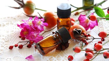 Usa aceite de rosa mosqueta para controlar el acné