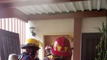 Hallan a niño de 3 años junto a los cadáveres de sus padres en Mérida