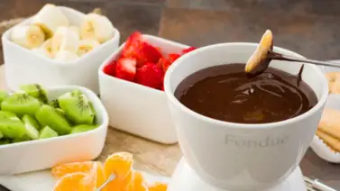 Típico y delicioso fondue de chocolate Típico y delicioso fondue de chocolate