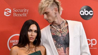 Anillo de Megan Fox está hecho para lastimarla si intenta quitárselo