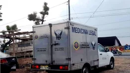 Dos venezolanos mueren tras colapsar una estructura metálica en Ecuador