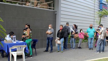 Las farmacias aplican refuerzo contra la variante Ómicron