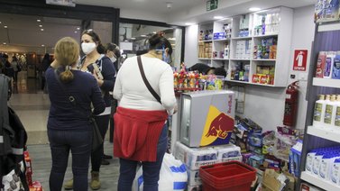 Venezolanos esperan quincenas menos ahorcadas para abril
