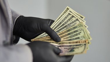 Auge del dólar como forma de pago revive a "carteristas"