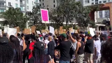 Hispanos en Florida protestan por subida del alquiler y posible desalojo Hispanos en Florida protestan por subida del alquiler y posible desalojo