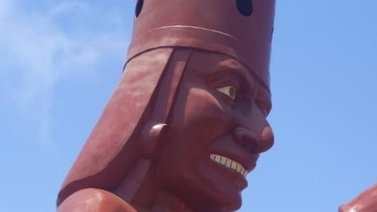 Destrozan escultura en forma de pene como atractivo turístico (+Fotos)