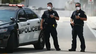 Arrestan a pareja por dejar solo en casa a hijo de 11 años Arrestan a pareja por dejar solo en casa a hijo de 11 años