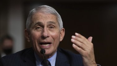 Dosis de refuerzo funciona contra variante ómicron, dice Fauci