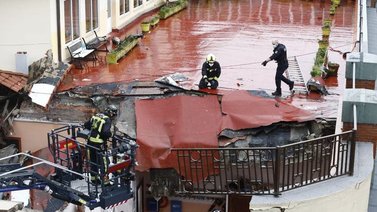 Derrumbe en colegio deja dos fallecidos y dos heridos en España