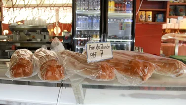 Panaderías hacen ofertas y combos de panetones y tortas negras