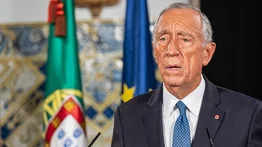 Presidente de Portugal aboga por "pasar página" en 2022