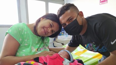 Carmen Meléndez recibe el primer nacimiento del 2022 en Caracas
