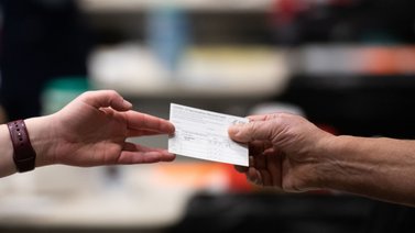 Comienzan a exigir carnet de vacunación en Bolivia