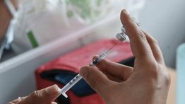 Los gobiernos de Francia y Alemania realizaran vacunaciones de refuerzo contra el COVID-19