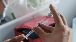 Los gobiernos de Francia y Alemania realizaran vacunaciones de refuerzo contra el COVID-19