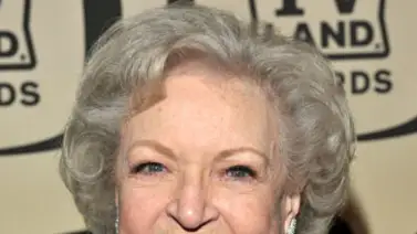 Betty White la legendaria actriz de "The Golden Girls" muere a los 99 años Betty White la legendaria actriz de "The Golden Girls" muere a los 99 años