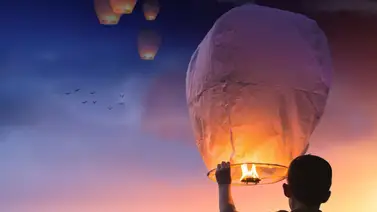 Venezolanos adaptan nuevas tradiciones para Año Nuevo Venezolanos adaptan nuevas tradiciones para Año Nuevo