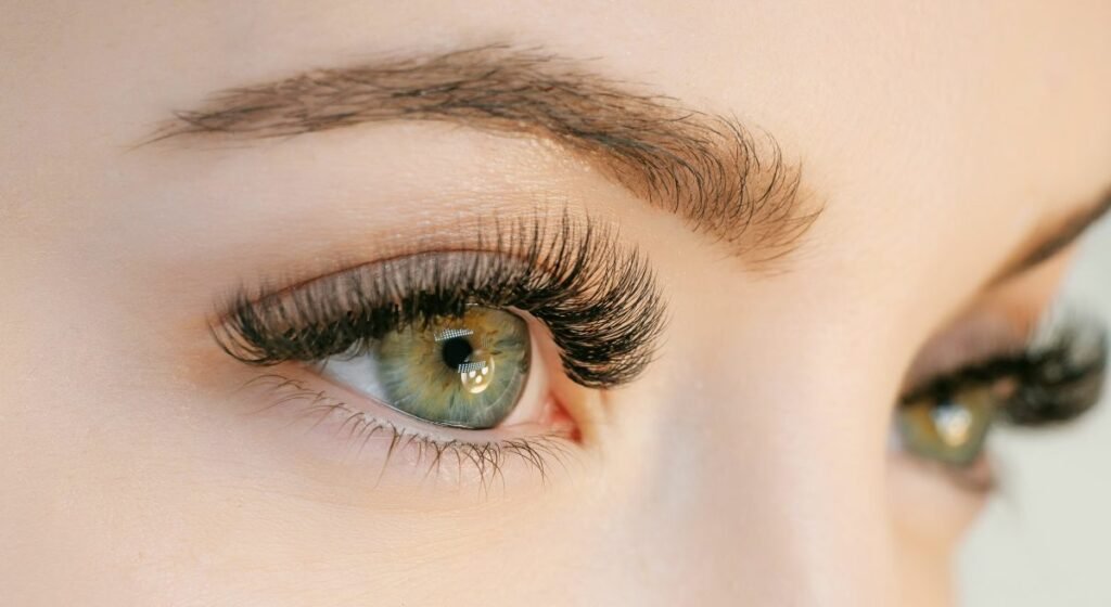 Pestañas hermosas que enmarcan tu mirada Pestañas hermosas que enmarcan tu mirada