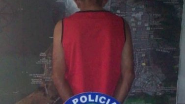 Quemó la mano de su hijastro de cuatro años por comerse un trozo de mortadela