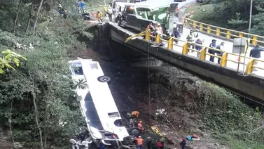 Accidente de un autobús deja 7 muertos y 29 heridos en Colombia Accidente de un autobús deja 7 muertos y 29 heridos en Colombia