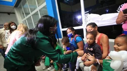 Delcy Rodríguez entrega juguetes en el Hospital Pediátrico Dr. Elías Toro de Caracas